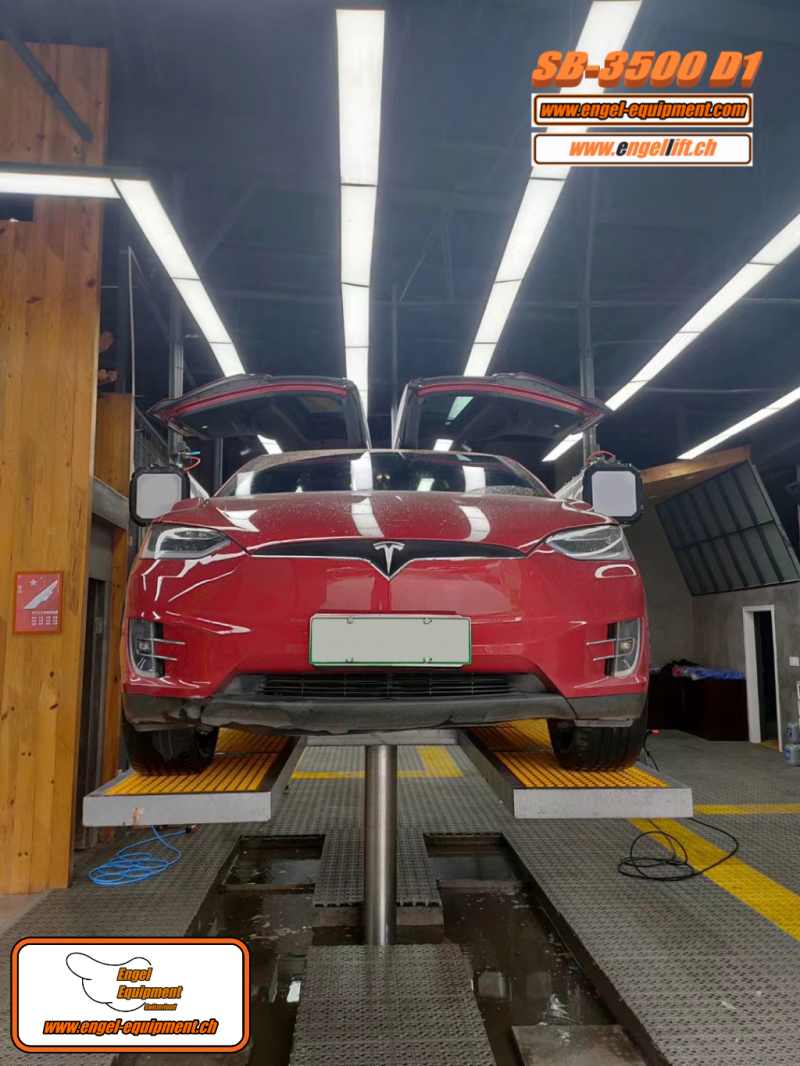 Engellift SB-3500 D1 im Arbeit in Einbau Bodenkassete