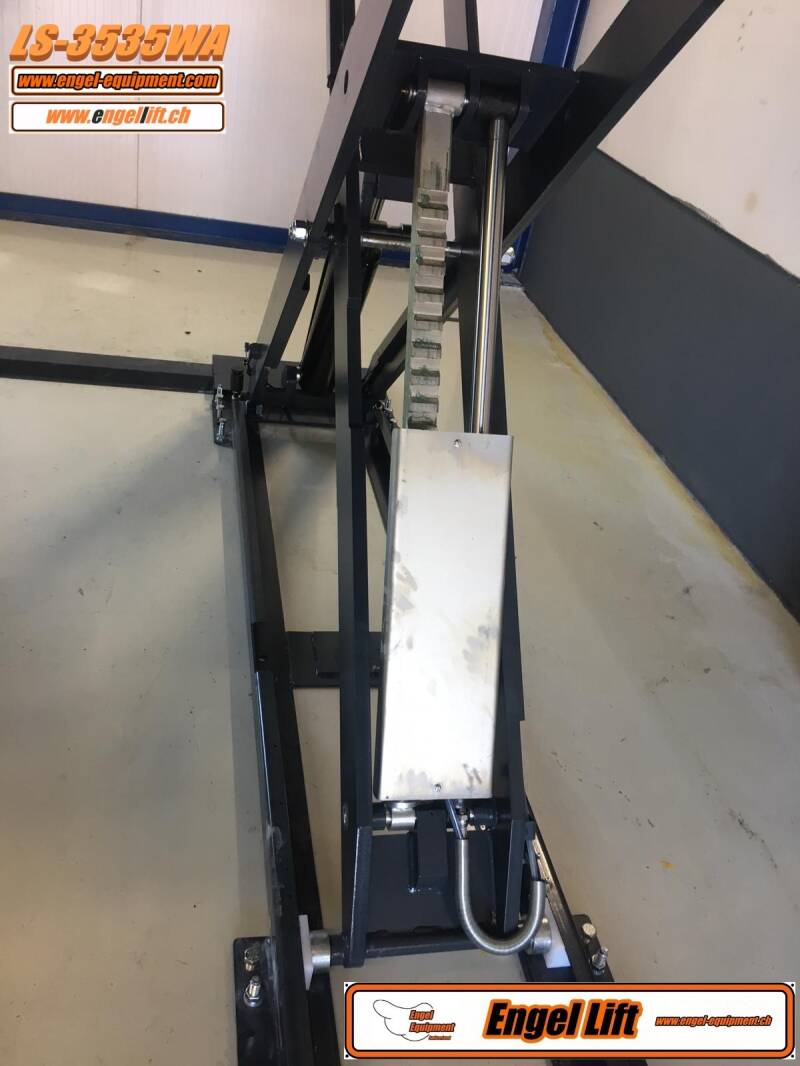 Engellift LS-3535 WA, Schere mit Zylinder und Zahnstange