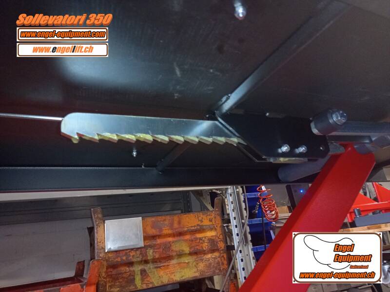 Engellift Sollevatori 350 Verriegelung (2)
