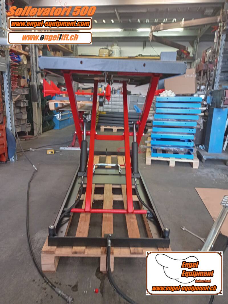 Engellift Sollevatori 500 mit 2 hydraulische Zylindern