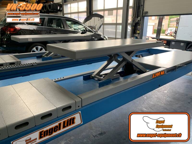 Engellift VK-5500; 4 colonnes élévatrices 5.500kg, 4 colonnes élévatrices avec géométrie de direction / essieu et mesure de voie chaussées avec système de levage sans roues.-4