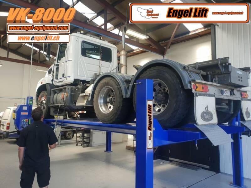 Engellift VK-8.000 ; Ponts élévateurs spéciaux à quatre colonnes pour camions et véhicules utilitaires, avec alignement des roues 