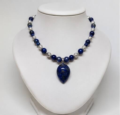 blue-lapis-pendant-neck-standard.jpg