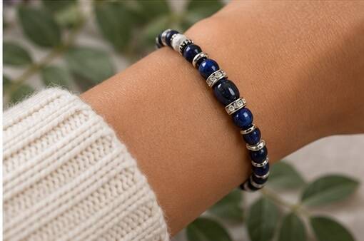 lapis-lazuli-diffuser-bracelet-hand-standard.jpg