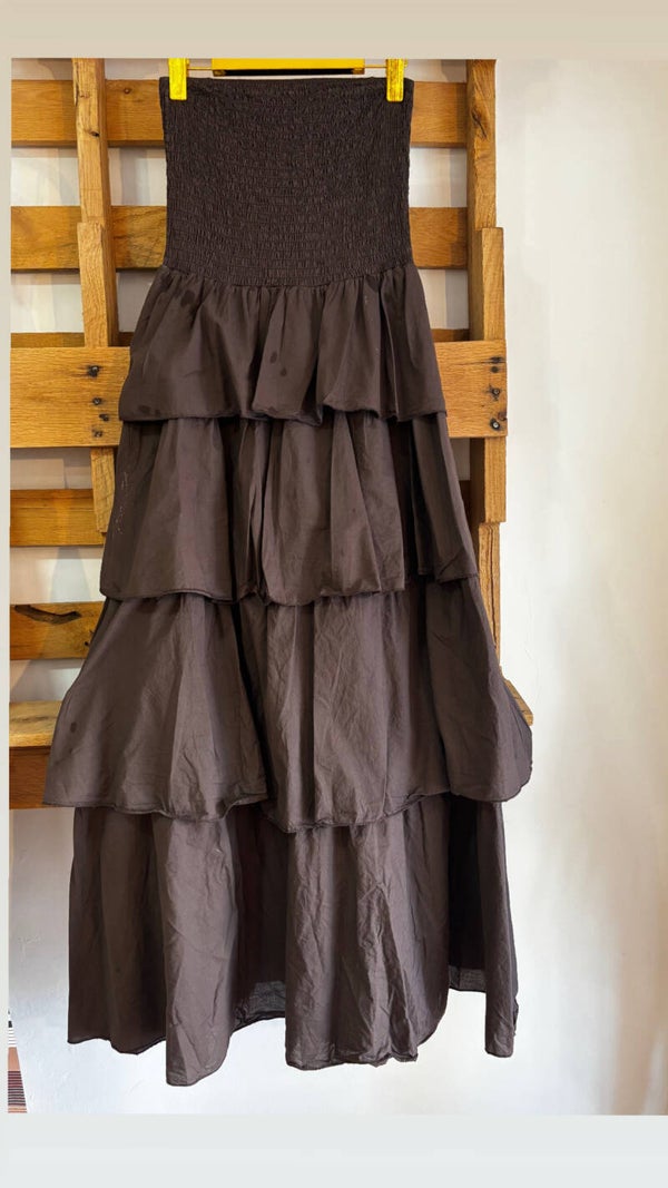 Vestido palabra de honor con volantes