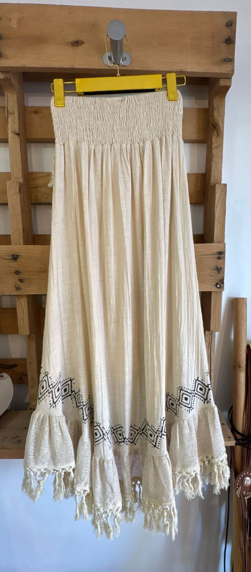 falda beige