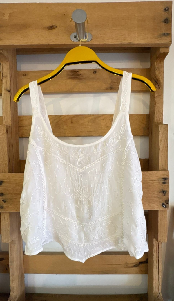 DINDIA, TOP BLANCO BORDADO