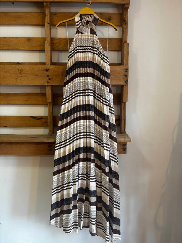 vestido tablas largo y espalda descubierta