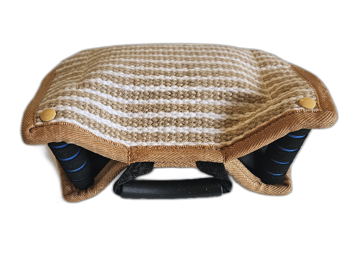 COUSSIN MORD FORT JUST 3 POIGNEES