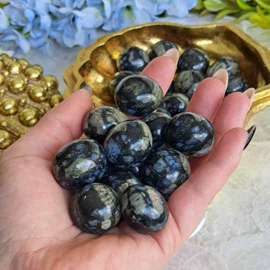 Vulkaniet "Que Sera" Trommelstenen