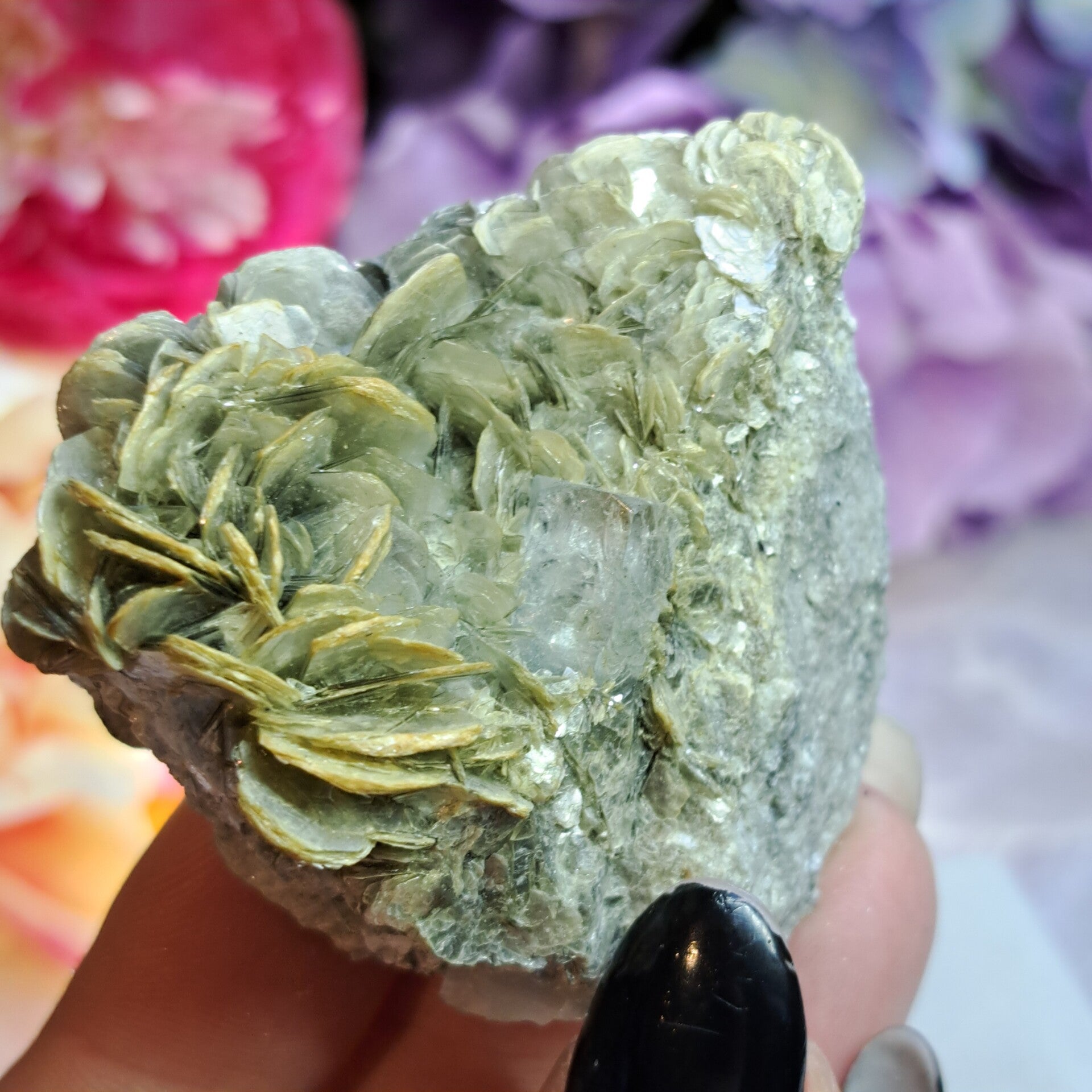 Aquamarijn met Muscoviet/ Mica Cluster (3)