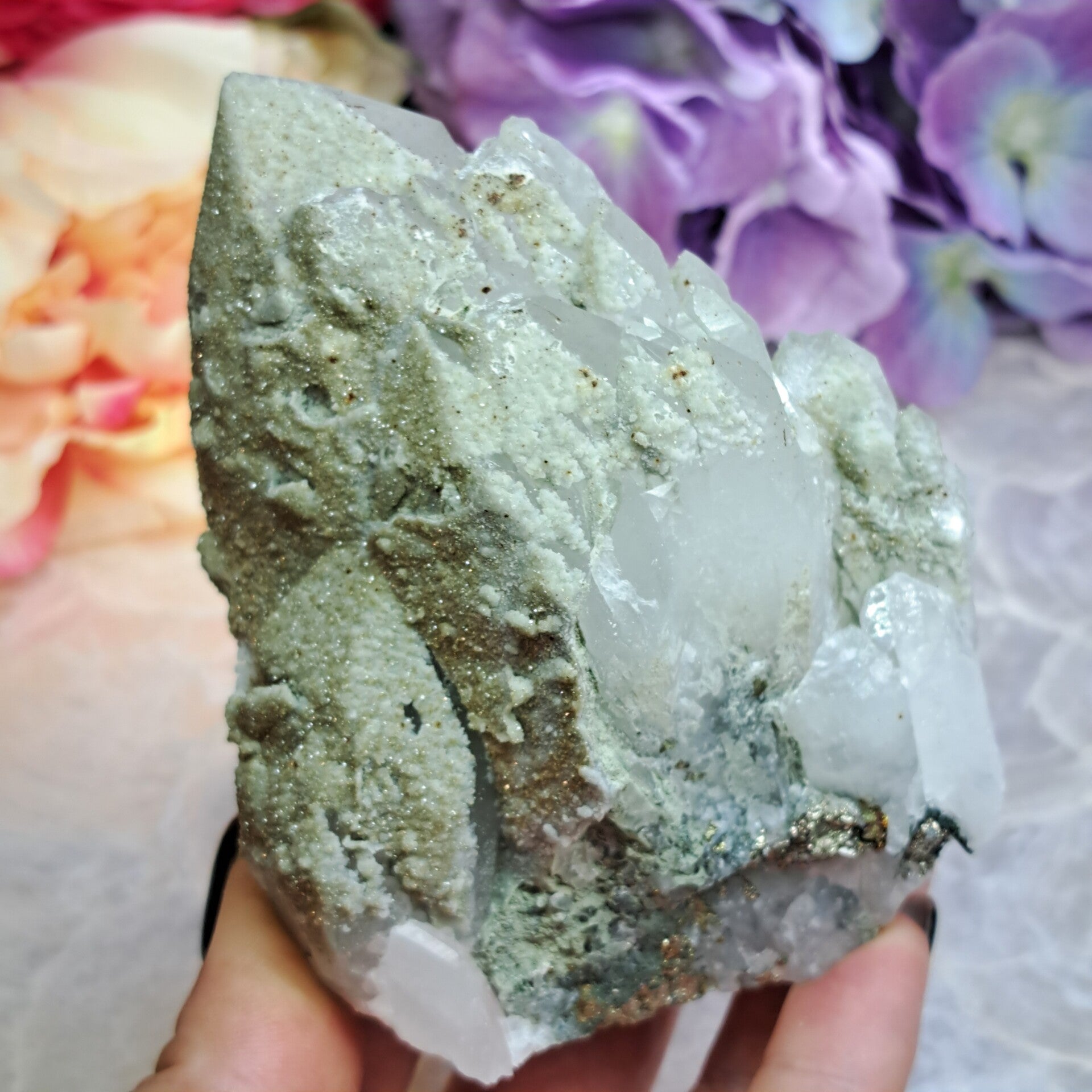 Chloriet Kwarts Cluster met Pyriet en Rhodochrosiet