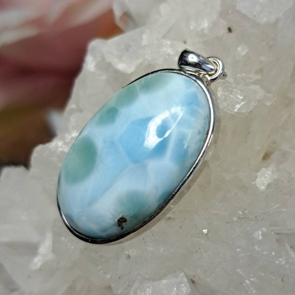 Larimar Hanger