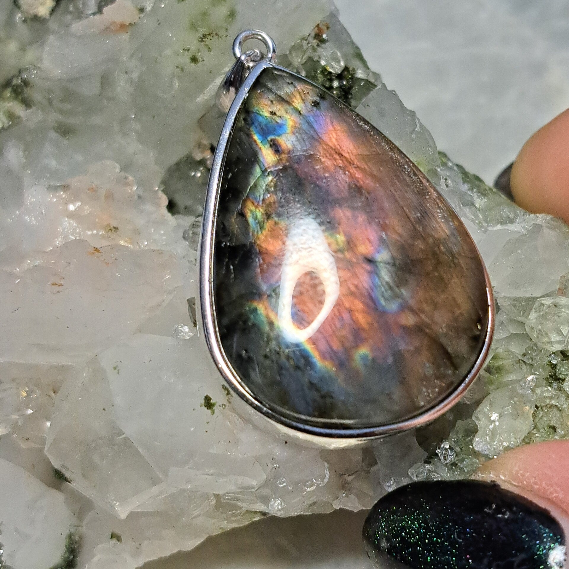 Labradoriet Hanger (2)