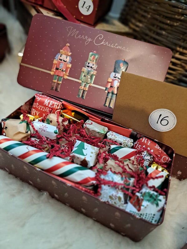 MERRY CHRISTMASBOX 16