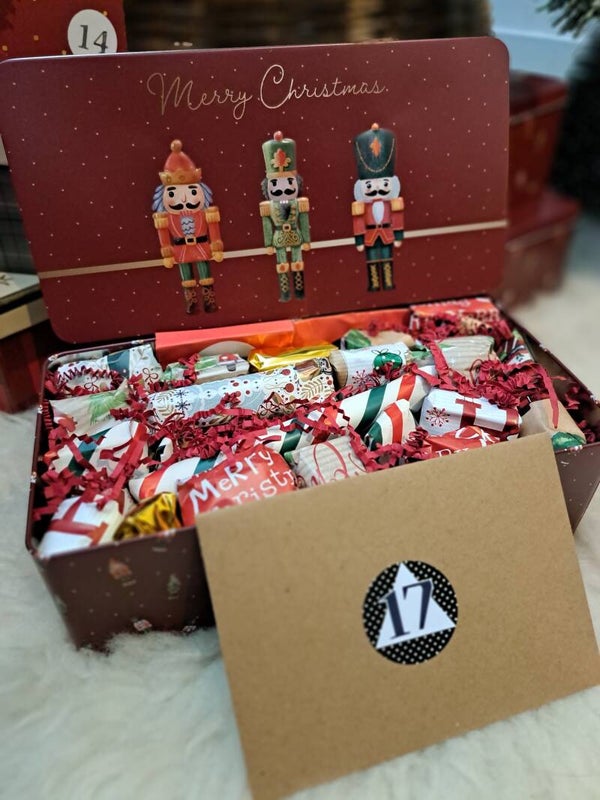 MERRY CHRISTMASBOX 17
