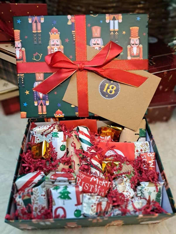 MERRY CHRISTMASBOX 18