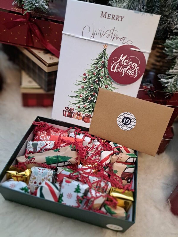 MERRY CHRISTMASBOX 19