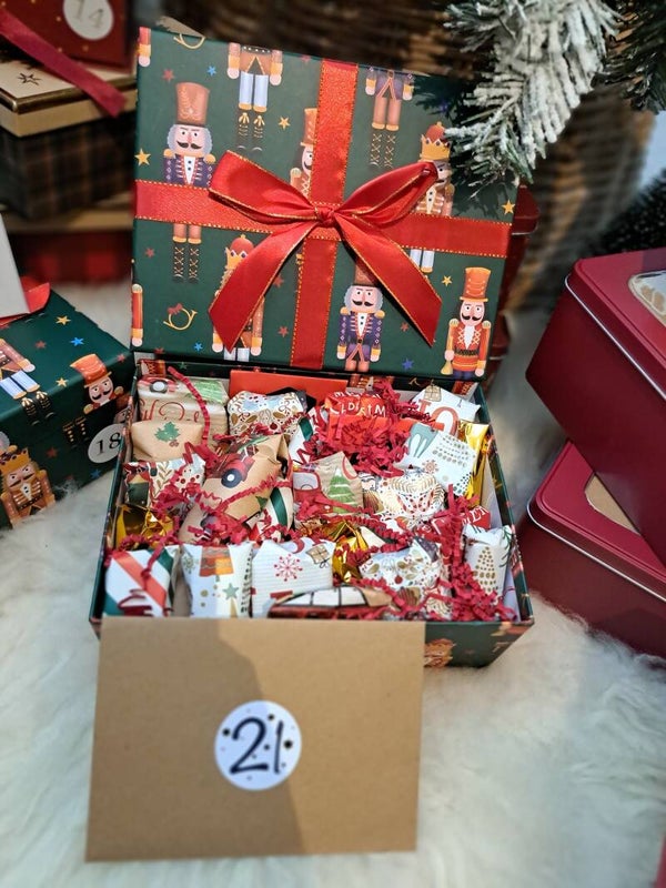 MERRY CHRISTMASBOX 21