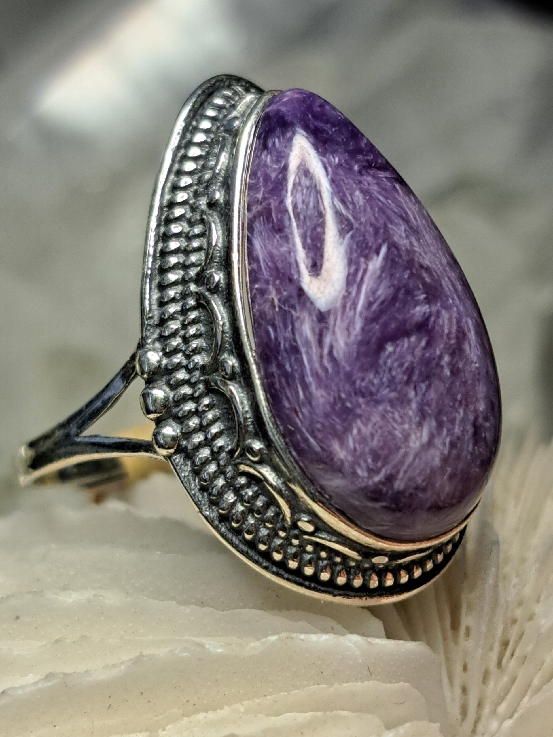 Charoiet Ring Maat 18