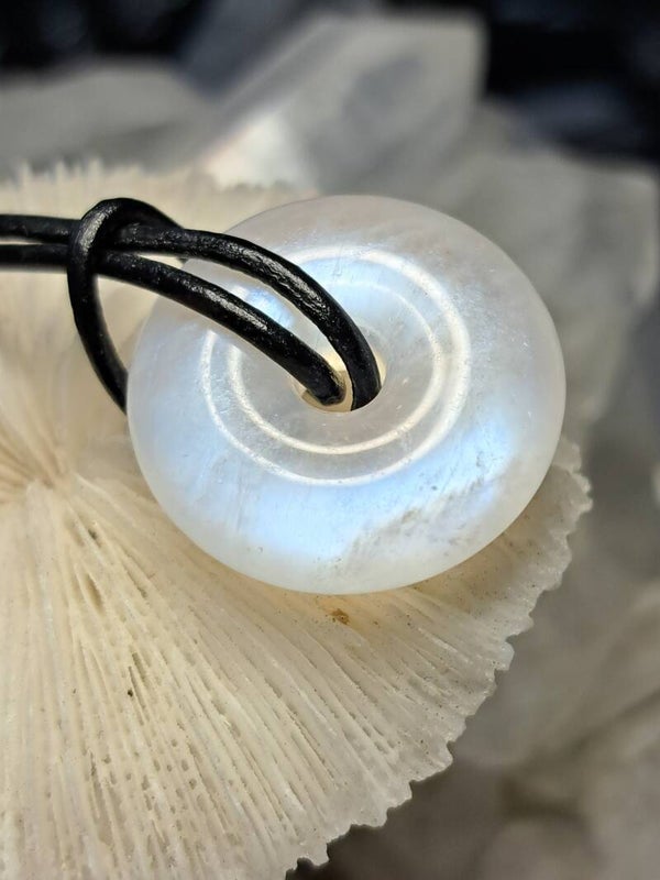 Maansteen Donut Hanger