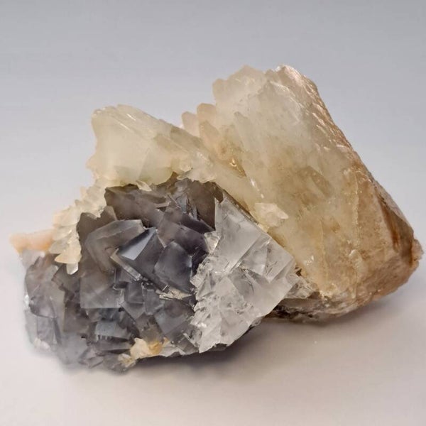 Fluoriet met Calciet Cluster (5)