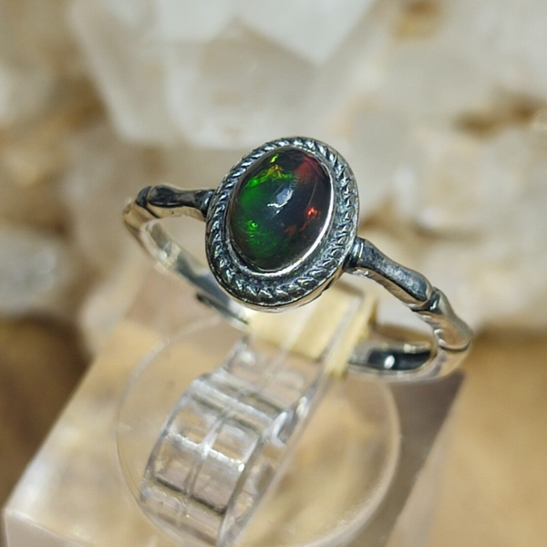 Donkere Welo Opaal Ring Maat 17