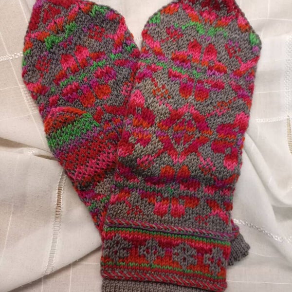 Lättische Handschuhe