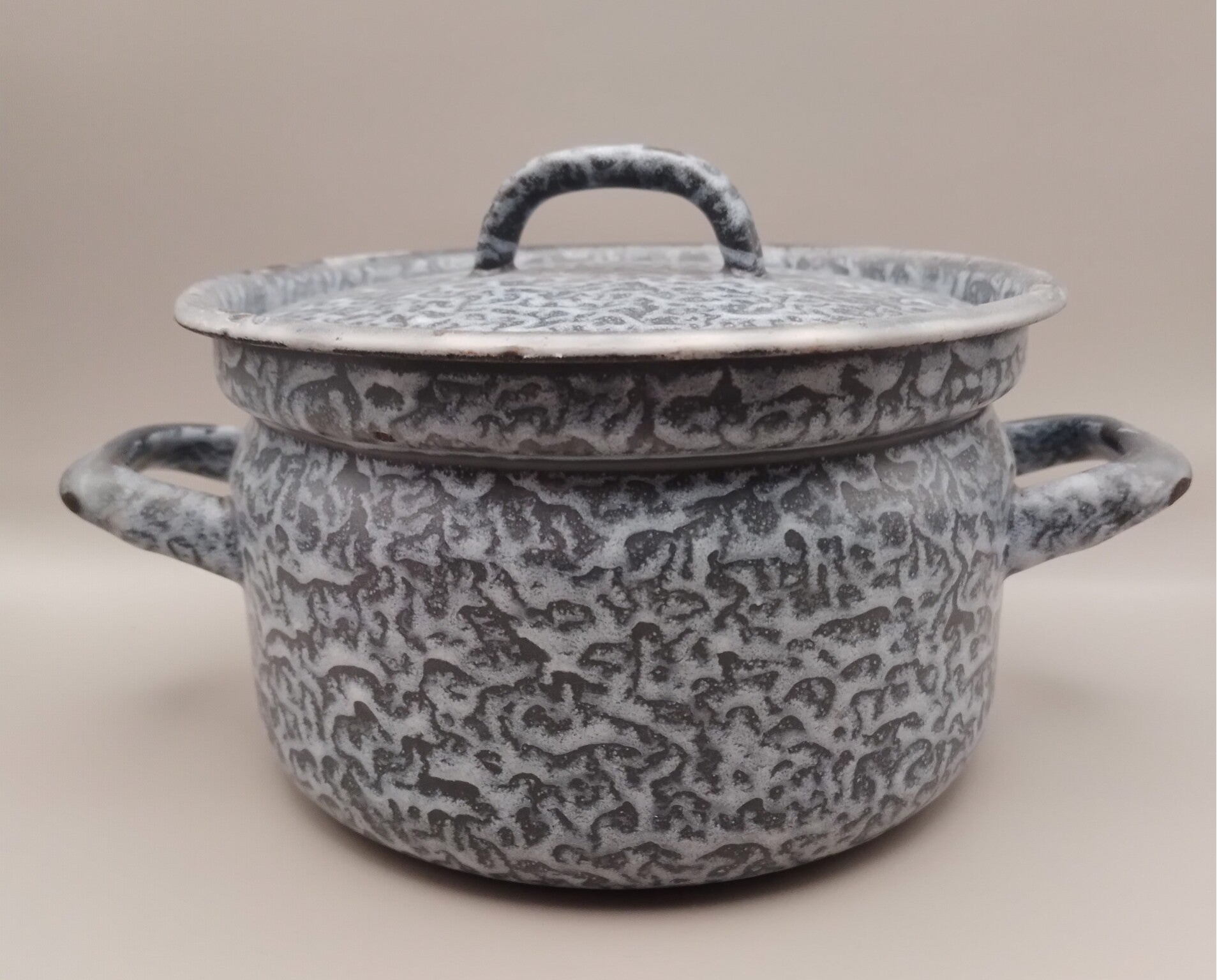 Pannetje emaille grijs gewolkt met deksel