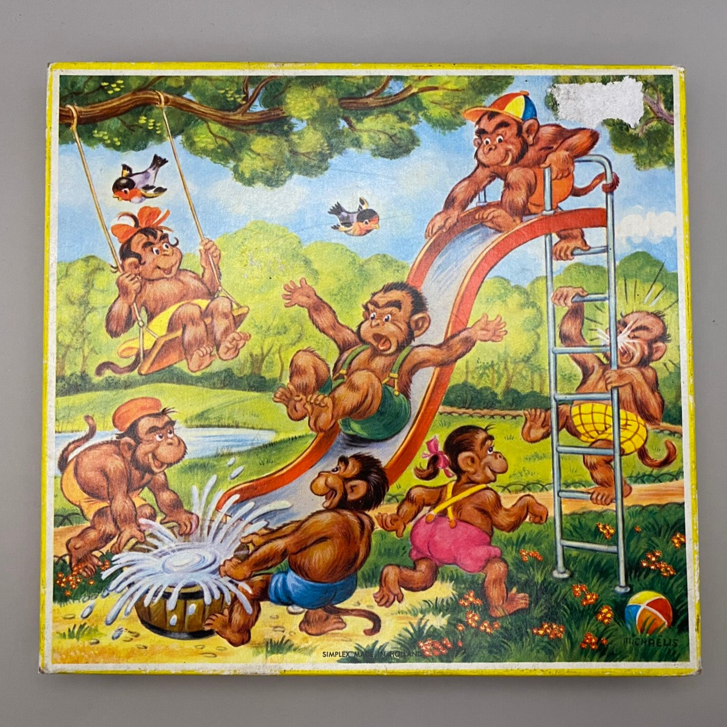 Houten puzzel spelende apen