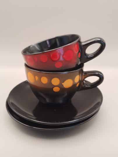 Kop en schotel zwart met rood / oranje, set van 2