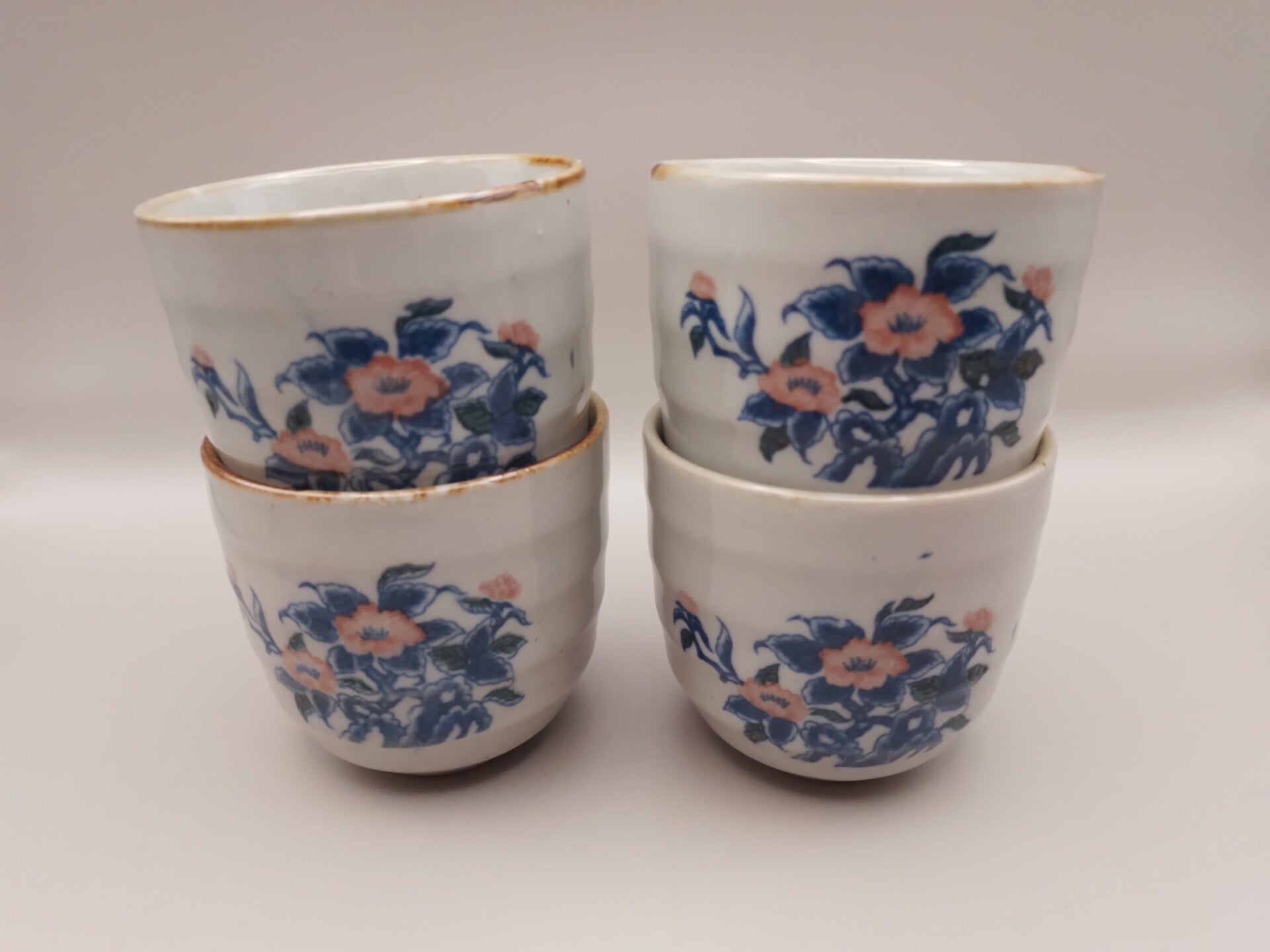 Bekertje grijs - beige met blauw/roze bloem - set van 4