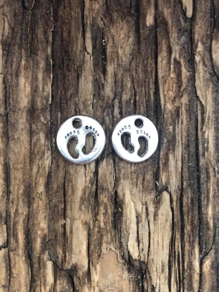 Bedels rond voeten voetjes babyvoetjes 4 stuks