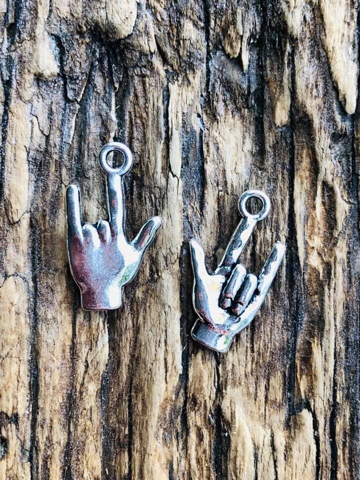 Bedels Hand vingers Corna rockstar symbool 4 stuks