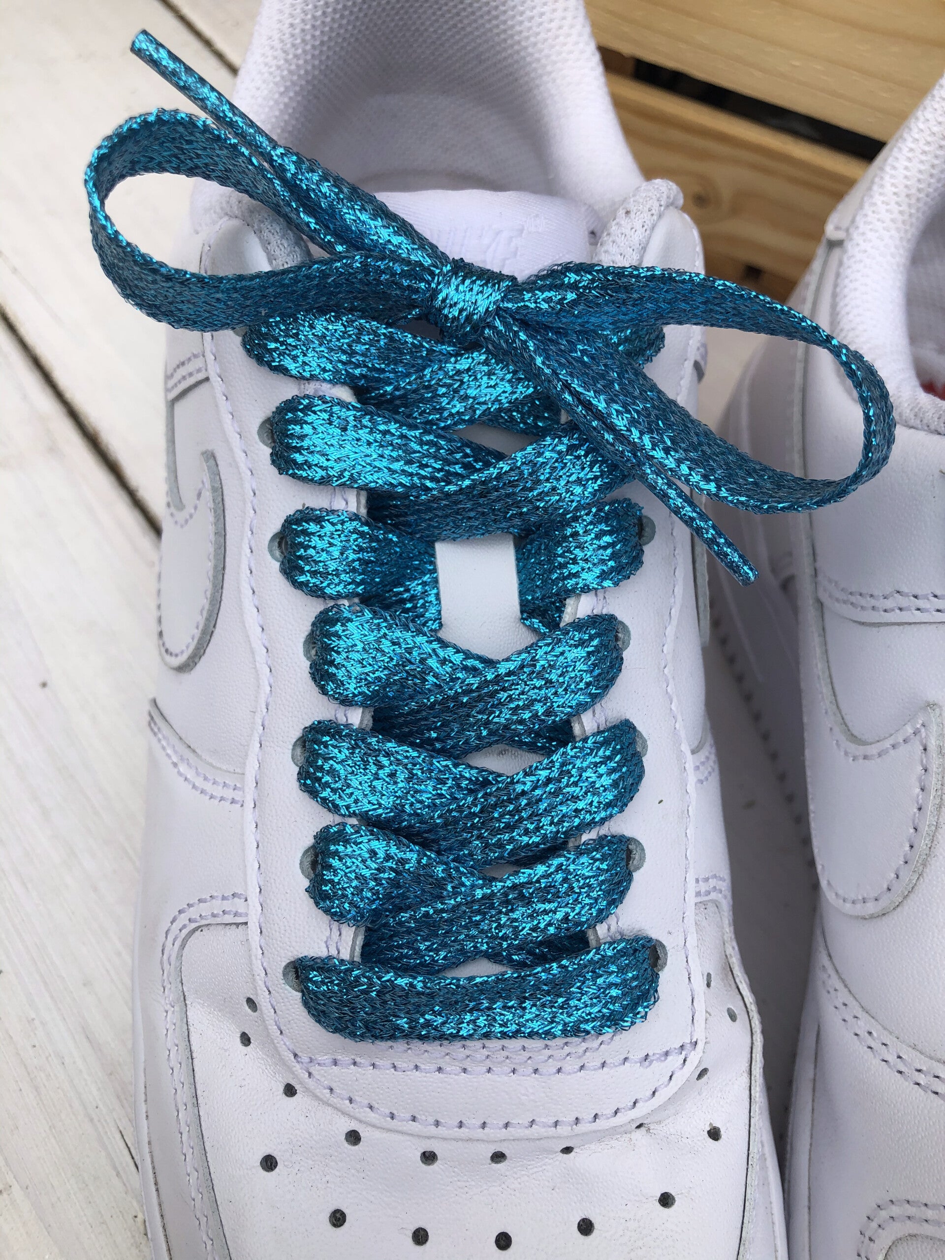 Blauw gekleurde veters