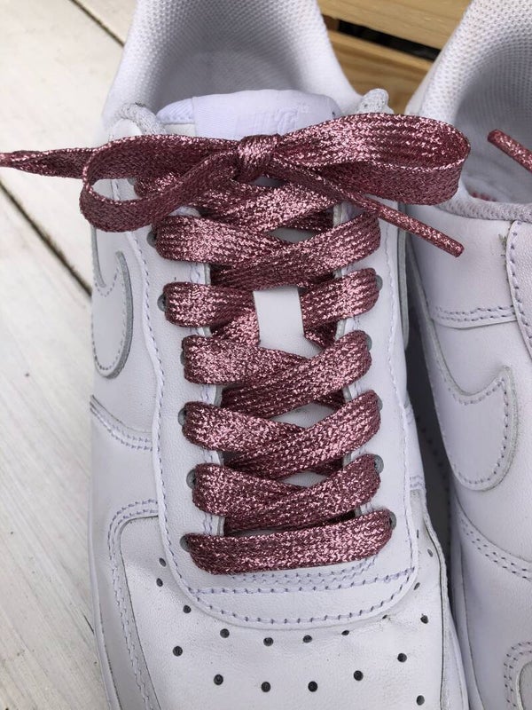 Roze gekleurde veters