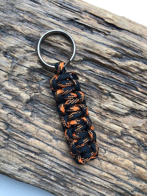 Paracord Sleutelhanger Cobra Zwart-Oranje
