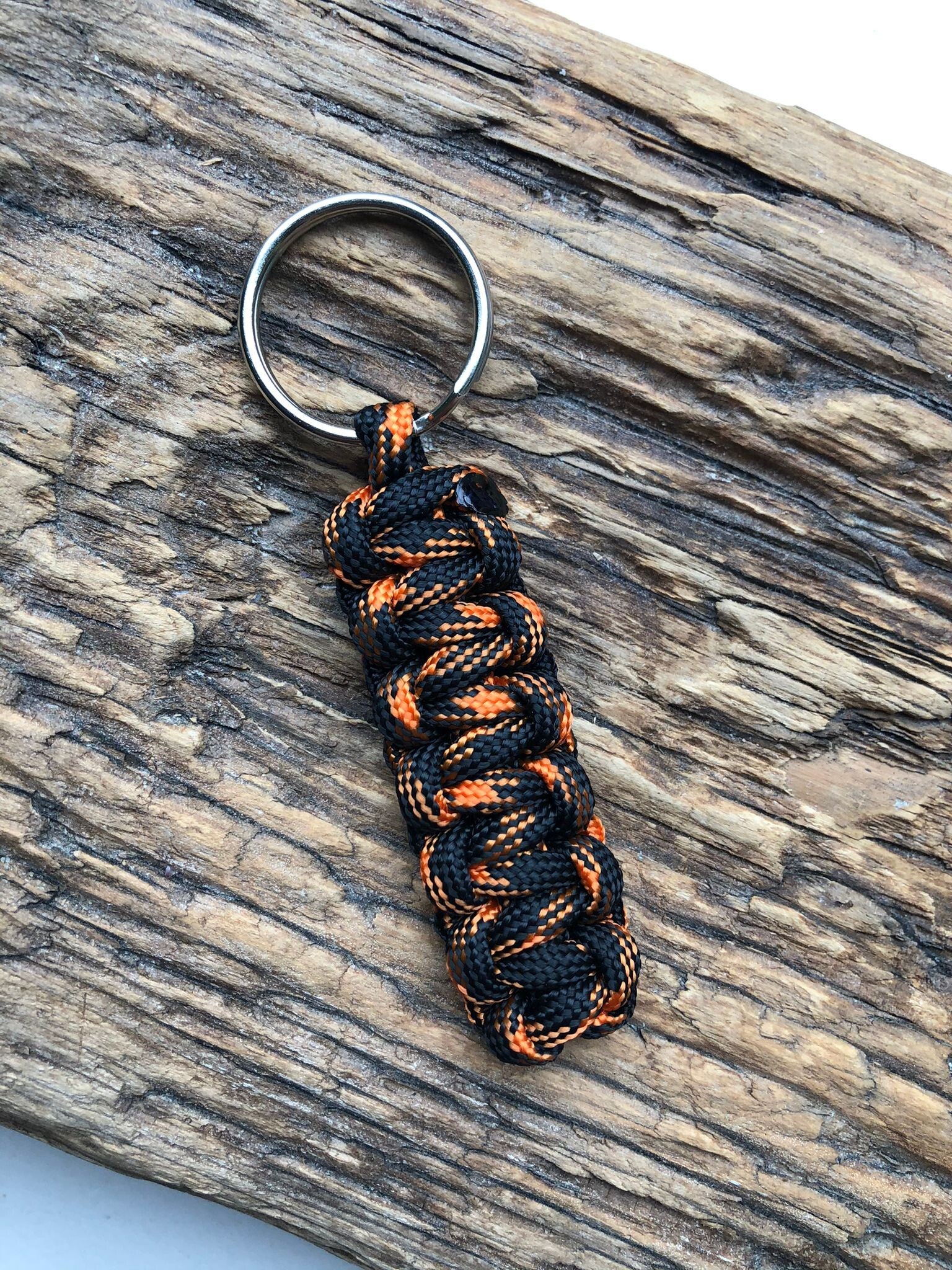 Paracord Sleutelhanger Cobra Zwart-Oranje