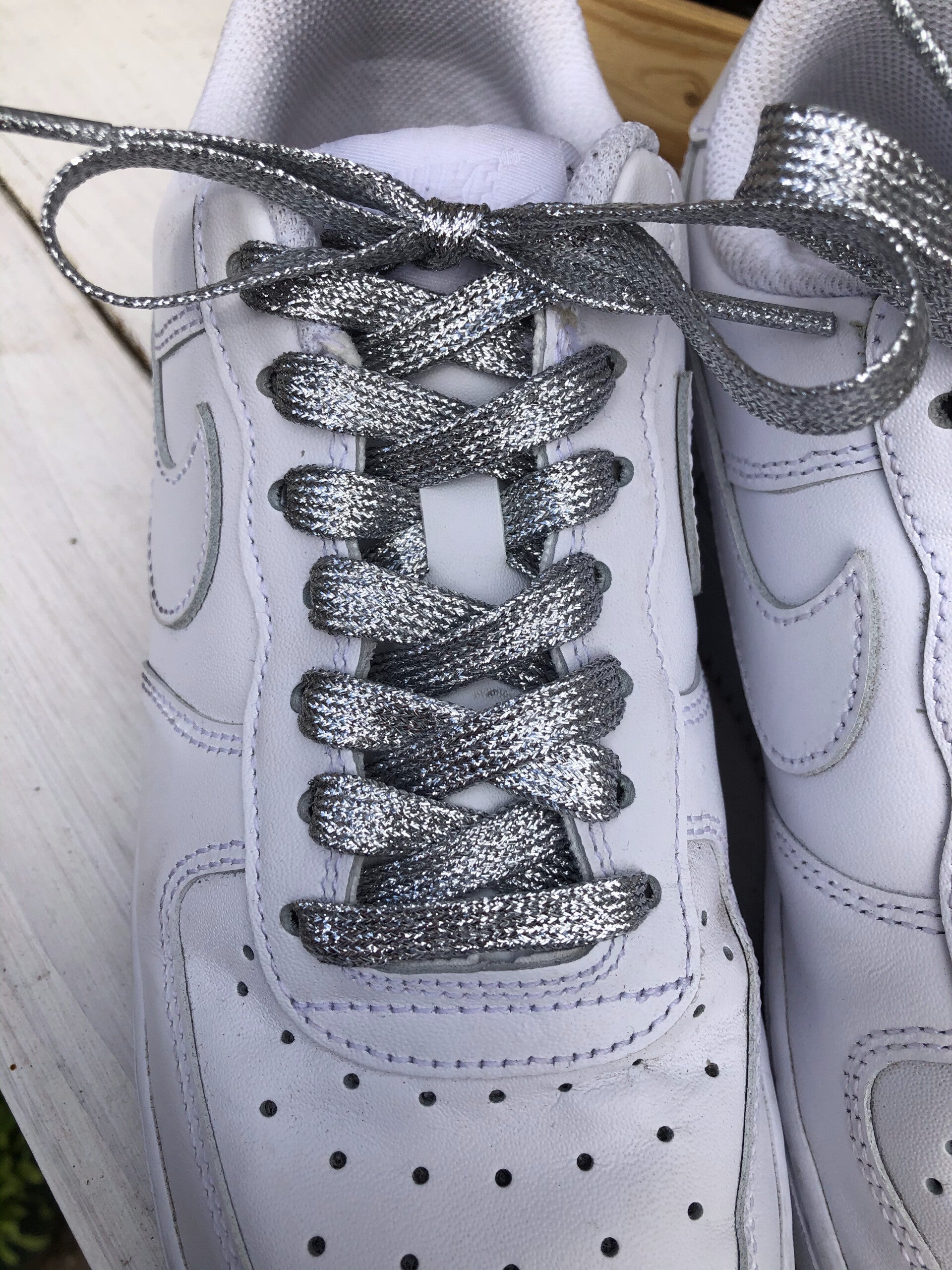 Zilver gekleurde veters