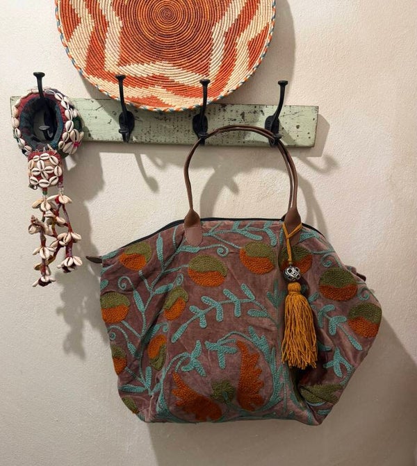 BORSA CHANDANA 3