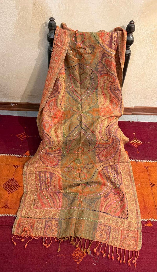 SCIARPA LANA RICAMATA 2