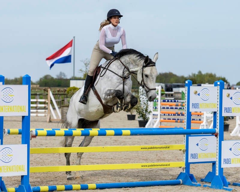 koningsspringen-2023-manege-de-prinsenstad-do-27-04-23_6731-kopi-ren-kopie-standard-dt7pyq.jpg