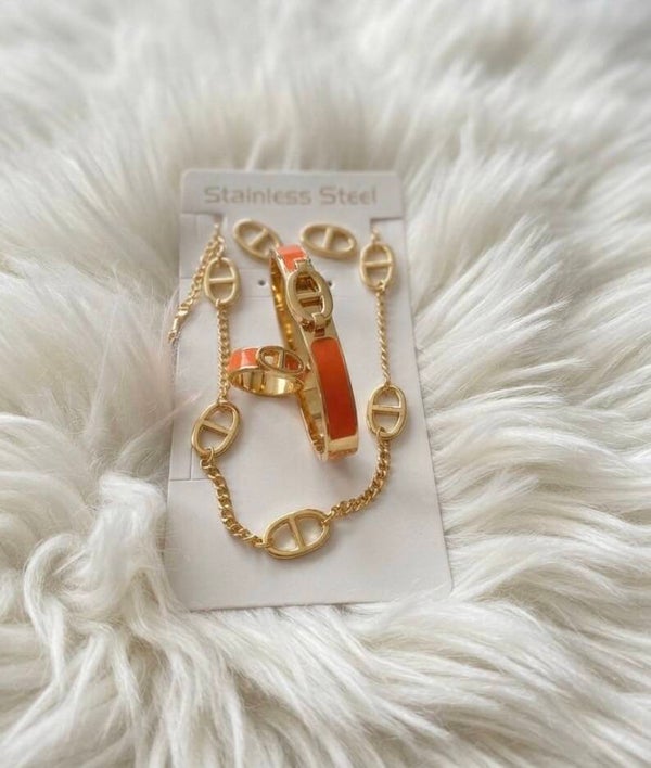 Set de Joyería en Acero Dorado con Detalles Naranja (Collar, Pulsera, Pendientes y Anillo)