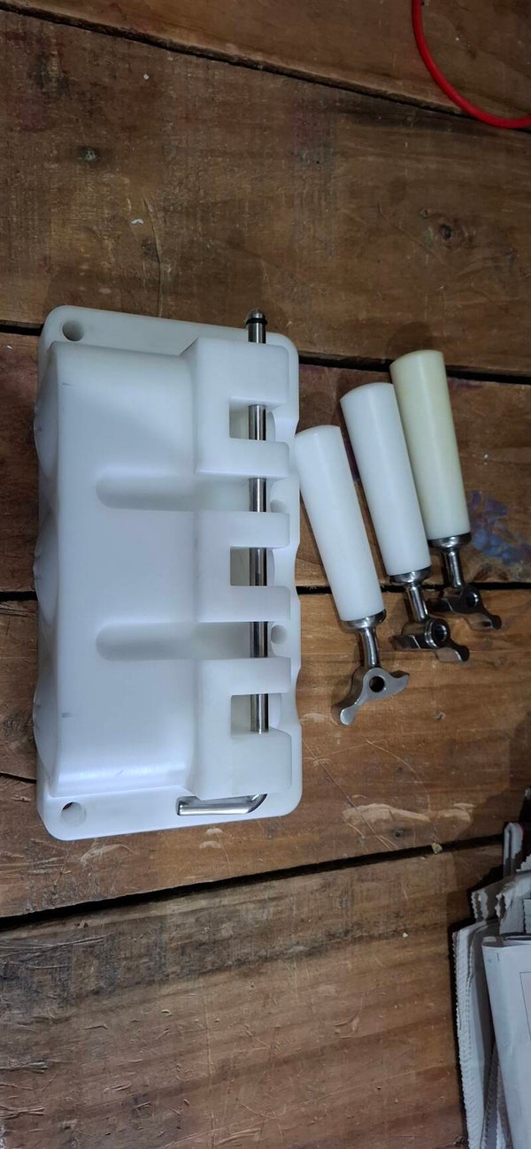 Tripple dispenser head with pins for uno type machine