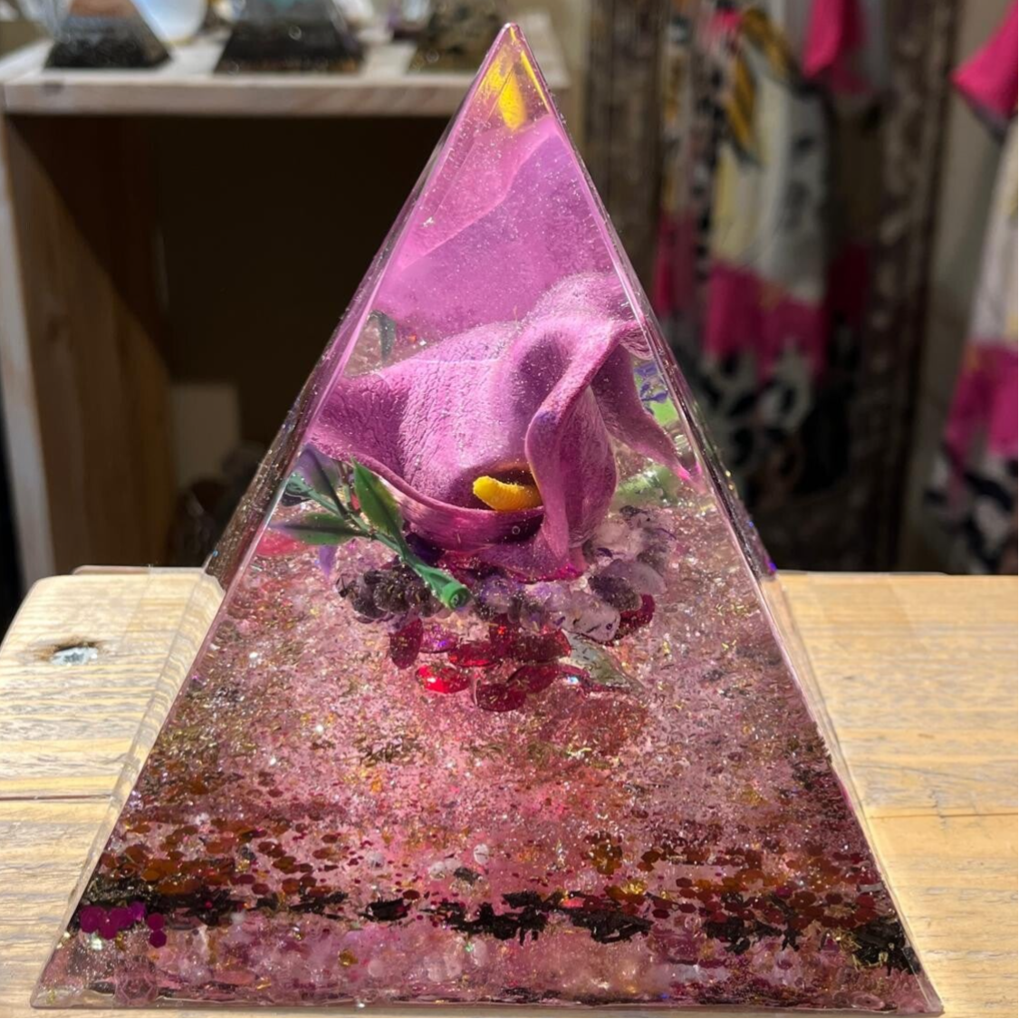 ✨Orgonite Piramide – Amethist, Bergkristal & Rozenkwarts uniek stuk ✨