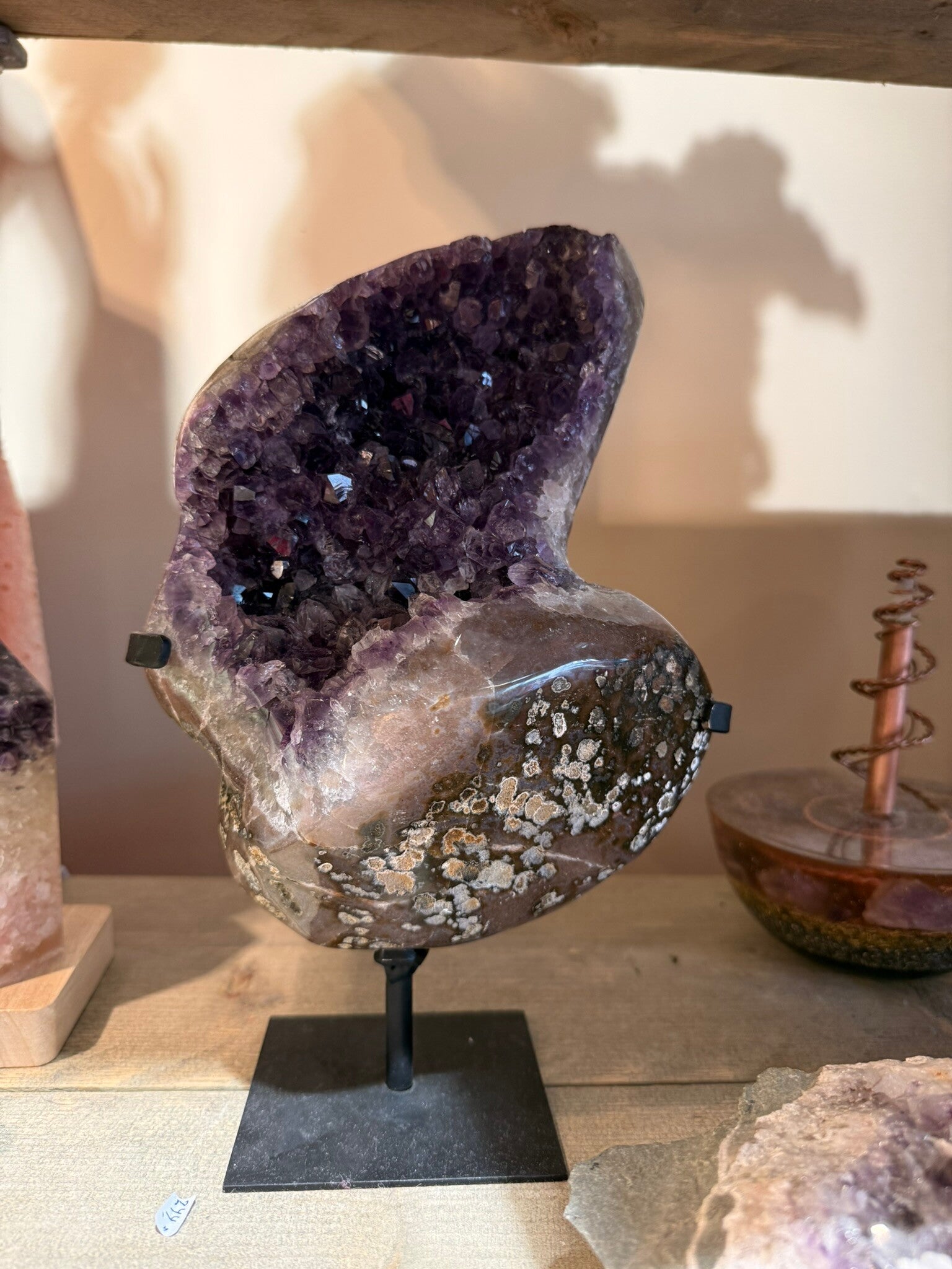 ✨ Amethist geode op standaard – uniek stuk ✨