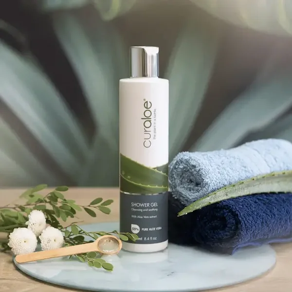 Voordelen:  Reinigt de huid op milde wijze om vuil en overtollige olie te verwijderen Langdurige hydratatie en hydratatie voor de huid Voedt en kalmeert de huid Inhoud 250 ml Geschikt voor alle huidtypes, vooral de gevoelige huid