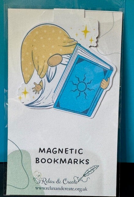 Peeking book Gnome - Magnetic Bookmark