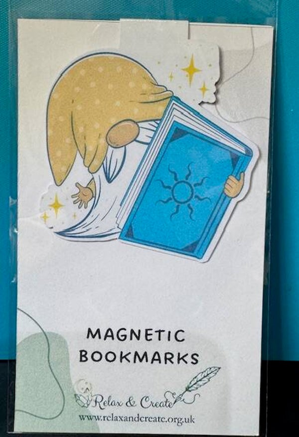Peeking book Gnome - Magnetic Bookmark