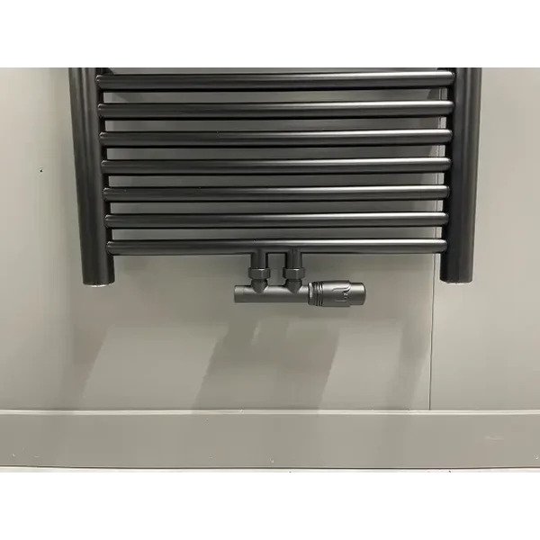 Thermrad "Tone" onderblok met thermostaatknop tbv middenaansluiting Mat-zwart